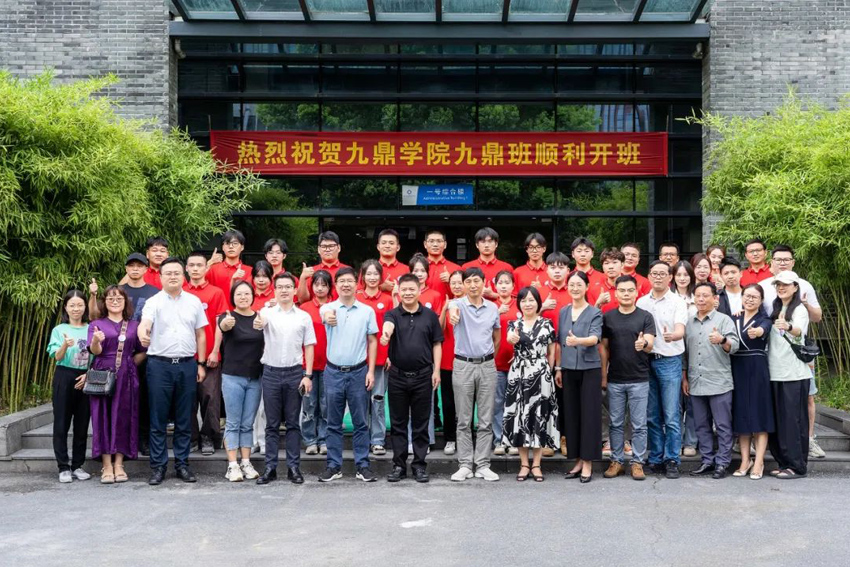 九鼎装饰集团专班在杭科院艺术学院顺利开班！