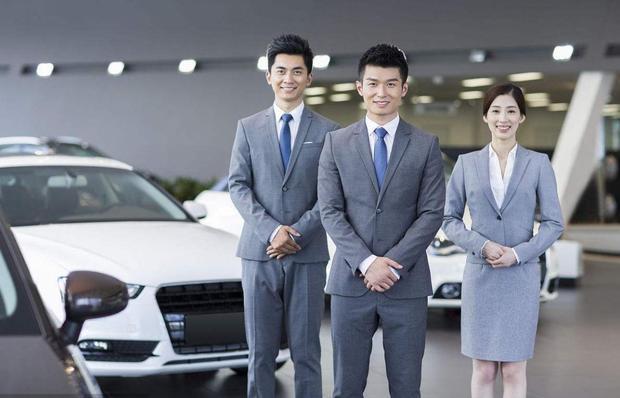 汽車銷售顧問的多面手職責 溝通、專業(yè)與服務并重